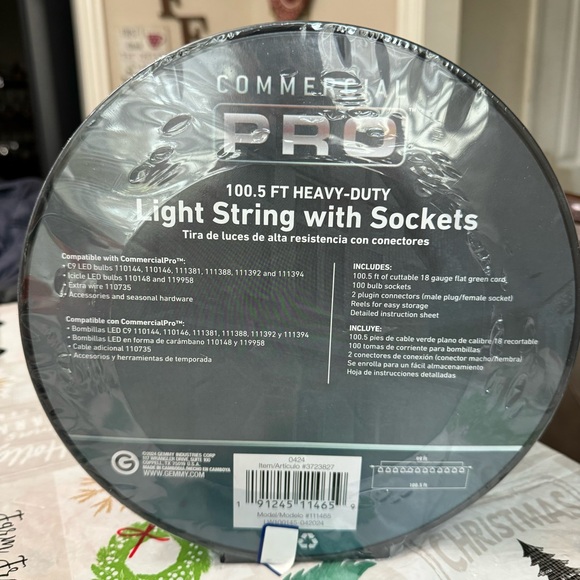 GEMMY Commercial Pro HeavyDuty 100 E17 Base Christmas Light String with Sockets - Picture 3 of 8